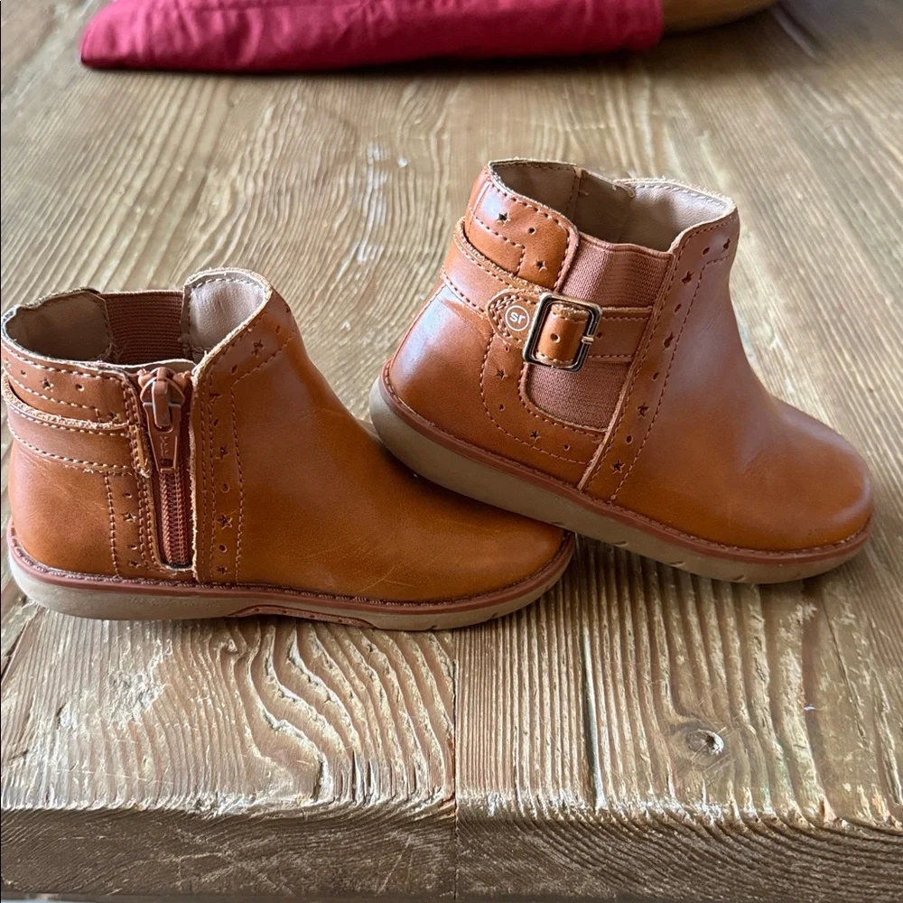 Stride rite SRT Agnes brown boots 8M zip side mild scratches need shoe shine